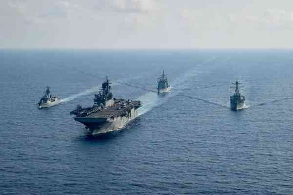 ناوشکن آمریکایی از تنگه تایوان گذشت