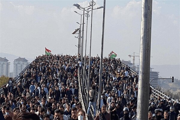 سومین روز اعتراضات در سلیمانیه با بستن جاده‌ها