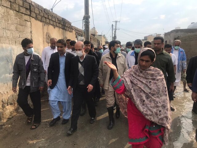 تا اتمام مشکلات کنارک در کنار مردم هستیم