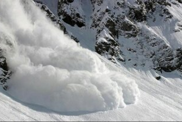 سقوط بهمن در محدوده کرج - چالوس یک کشته و 2 مجروح برجای گذاشت